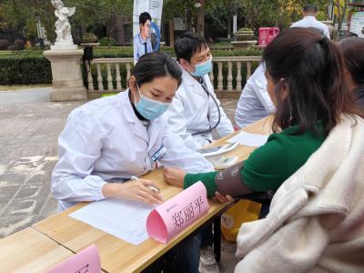 东城社区：爱心义诊进社区，守护健康零距离