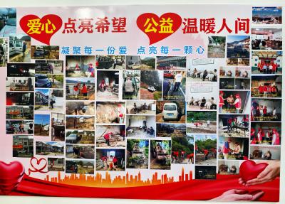 从“单人滴滴”到“10人团队” 退休章老师组起乡村公益局