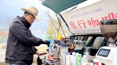 周云的“诗和远方”