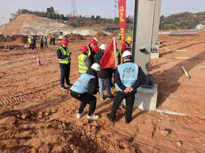 龙泉新能源配套产业园完成钢结构首吊