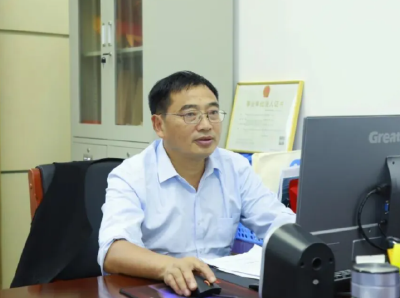 退而不休的“救火哥” ——记夷陵区综治中心专职人民调解员黄传教