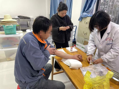 鸦鹊岭镇：暖心服务进村组 精准护航“心”健康