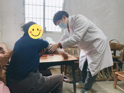 鸦鹊岭镇：雪天送温暖 关怀暖人心