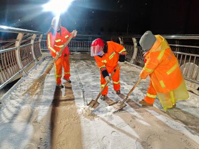 以雪为令 浴雪奋战 宜昌夷陵全力保障雪后道路畅通
