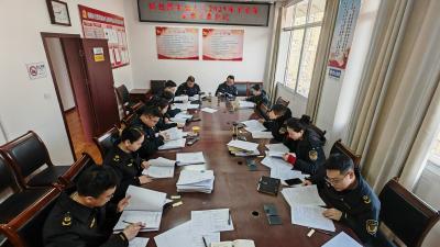 细评案卷提质效 严抓执法筑防线