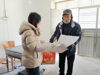 翰墨传情暖军心 春联送福贺新春