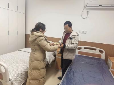 寒冬送温暖 专项救助暖民心