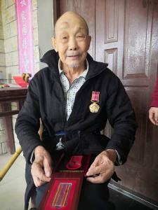 九旬老兵逝世 家人恪守家风不收一分礼金