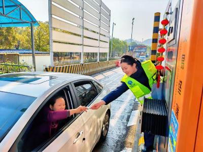 【新春走基层】坚守峡江门户 情暖新春归途