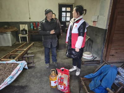 博爱暖夷陵 慰问传温情