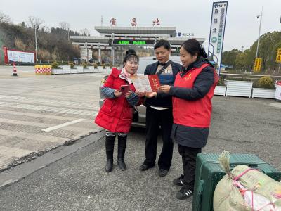 工会驿站递温情 志愿援手助返乡