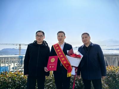 【新春走基层】荣誉送到工地上 榜样力量暖人心
