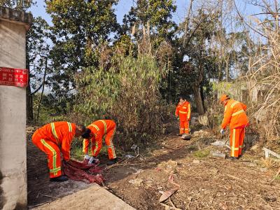 “百日攻坚”净街巷 集中整治焕新颜