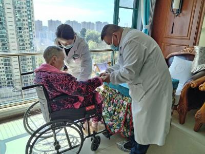 绿洲社区：免费体检送上门 入户服务暖民心