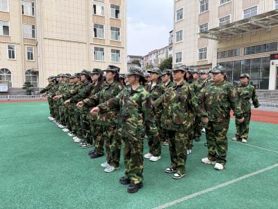 以军训之姿强本领 以青春之力赴新程——夷陵区青年干部军训淬炼过硬本领