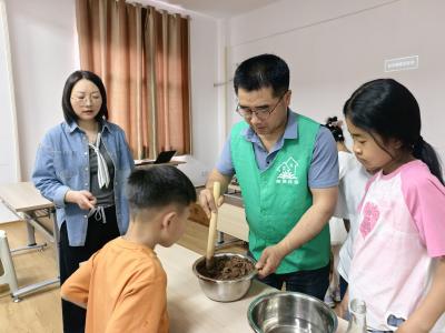 废弃物魔法工坊：咖啡渣变文创