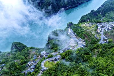 雨润峡江云雾起 夷陵G348公路尽显生态画卷