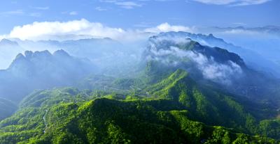 下堡坪乡：千米高岭拥翠色 初夏林海醉山乡
