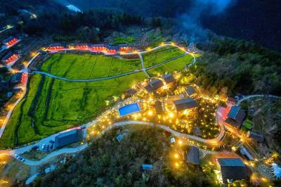 夷陵区“百里云歌·石屋花海”样板带入选全省首批和美乡村样板带