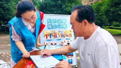 黄金卡社区：“周四说事”解纠纷促和谐