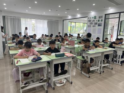 绿洲社区：七彩假期启新程 童心向阳度盛夏