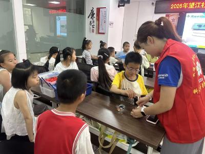 志愿者当“编程导师” 望江社区机器人课点燃孩子科学梦
