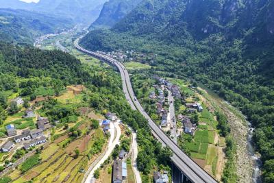 高山藏云海 公路连万家 张家口绘就山居新景