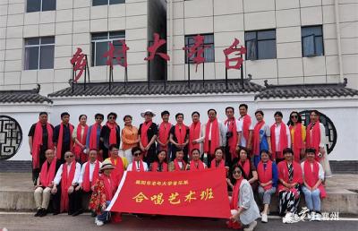 美丽乡村迎新客 合唱团来唱红歌