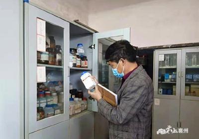 黄集镇中心学校：实验室危化品检查 用心呵护你我他 
