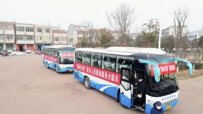 选岗服务大篷车++助力返乡人员就业