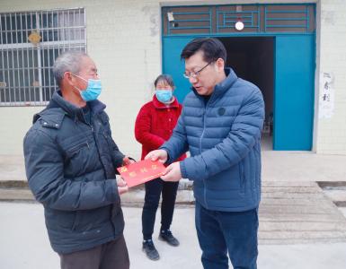 刘明锋走访慰问困难党员、困难群众和福利院老人