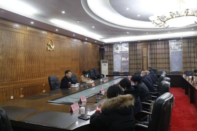 区委常委会召开2022年度民主生活会征求意见座谈会暨镇（街、区）党（工）委书记集体谈心谈话会
