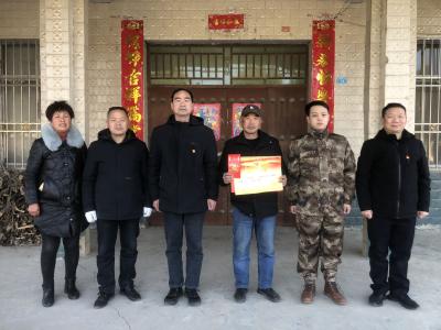 程河镇为“四有”优秀士兵送喜报