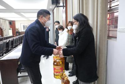 心系教育 情暖教师