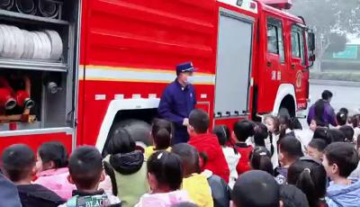 消防走进幼儿园 萌娃齐学“防火宝典”
