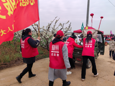 “香”遇梨花节 人大代表当“四员”