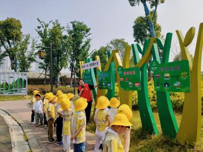踐行垃圾分類 致敬環衛工人
