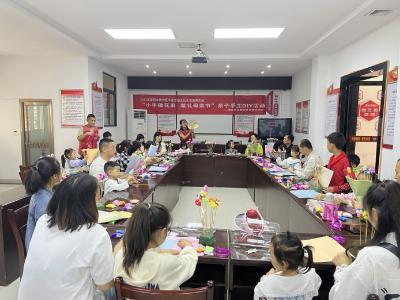 【家庭 家风 家教】育红社区:“小手做花束，献礼母亲节”亲子手工DIY活动