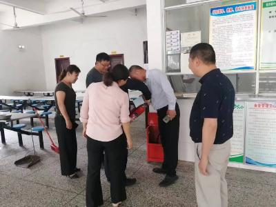 心系教育发展  筑牢安全防线