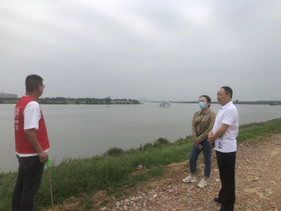 张湾街道人大开展代表“巡河”活动