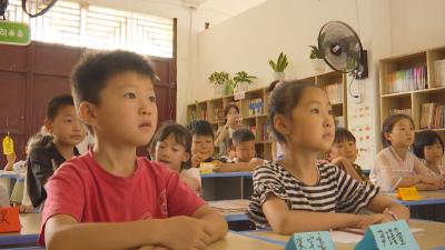 蒙金丽：图书相伴  快乐成长