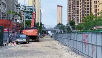 襄州区永安南路排水管网改造项目现场飘出阵阵“细雨”