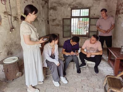 关爱女孩，助学圆梦
