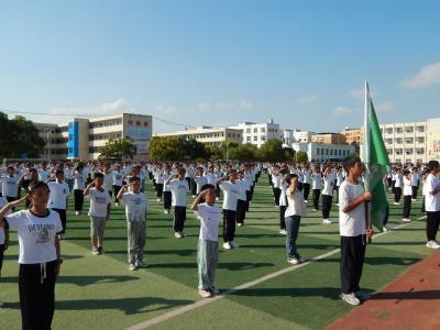 雙溝鎮中心學校開展七年級新生行為習慣教育暨軍訓活動