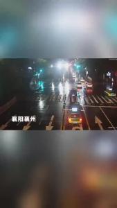 醉酒驾车灯下睡 民警急忙把门敲