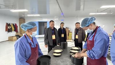 黃龍：人大代表進企業送服務