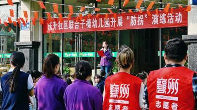 惊险！家长假扮人贩“拐走”不少娃