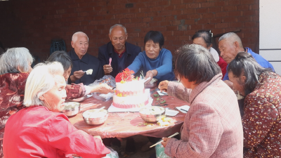 有福！124名老人享受“孝道文化大餐”