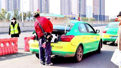 春运首日 交通执法在行动