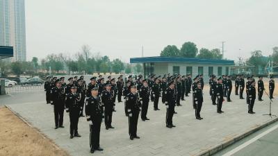 致敬 人民警察